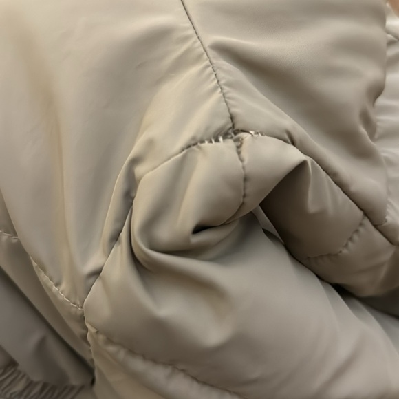 Men's Mountaineer Beige Puffer Jacket - Picture 16 of 16